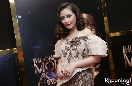 Foto Prilly Latuconsina