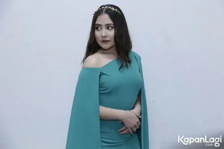 Foto Prilly Latuconsina