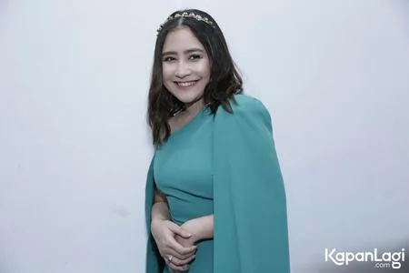 Foto Prilly Latuconsina