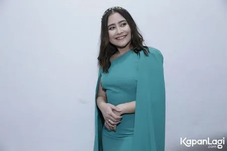 Foto Prilly Latuconsina