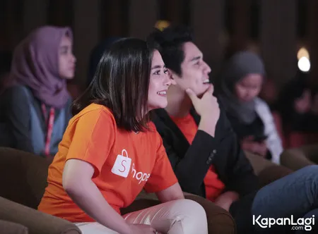 Foto Prilly Latuconsina