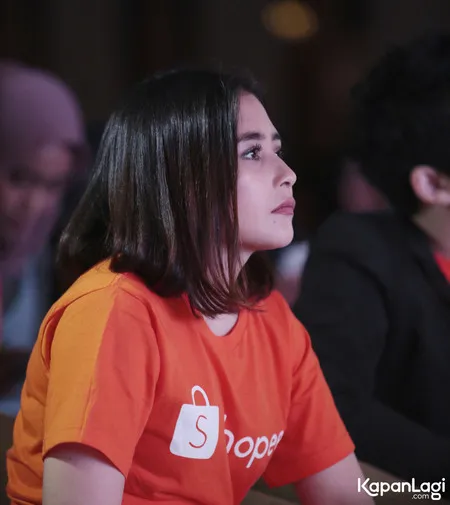 Foto Prilly Latuconsina