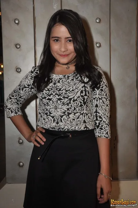 Foto Prilly Latuconsina