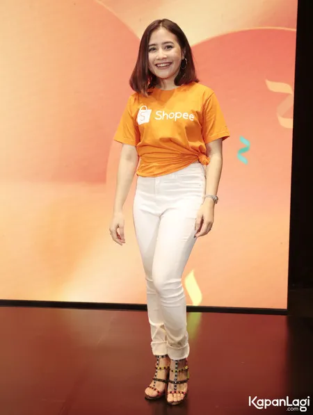 Foto Prilly Latuconsina