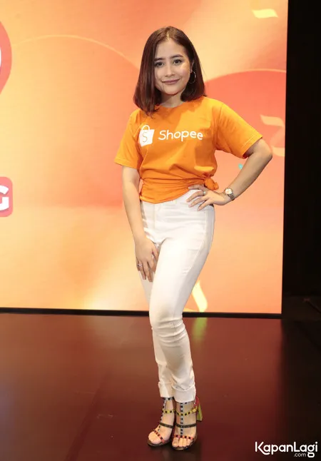 Foto Prilly Latuconsina