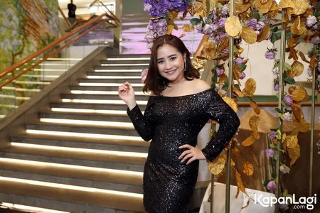 Foto Prilly Latuconsina