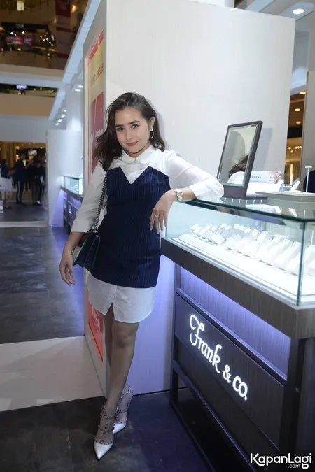 Foto Prilly Latuconsina