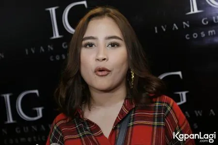 Foto Prilly Latuconsina