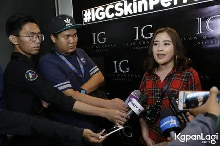 Foto Prilly Latuconsina