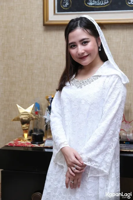 Foto Prilly Latuconsina