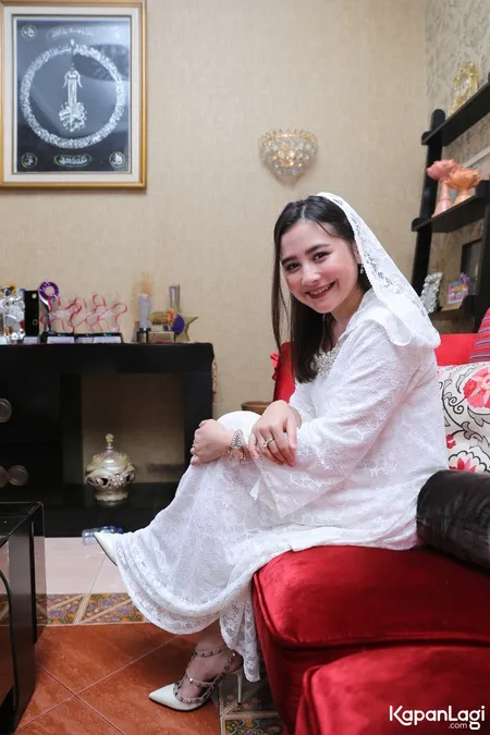 Foto Prilly Latuconsina