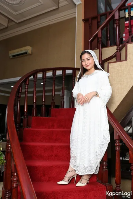Foto Prilly Latuconsina