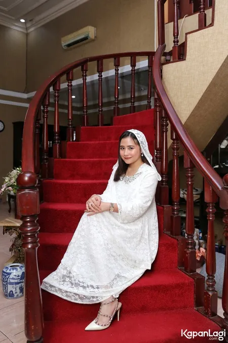 Foto Prilly Latuconsina