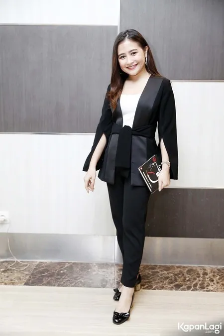 Foto Prilly Latuconsina