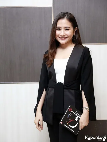 Foto Prilly Latuconsina