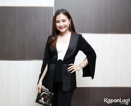 Foto Prilly Latuconsina