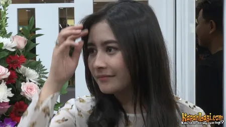 Foto Prilly Latuconsina