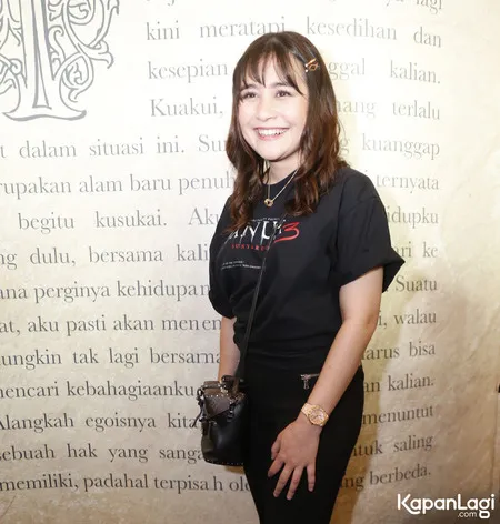 Foto Prilly Latuconsina