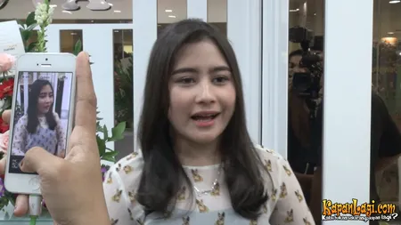 Foto Prilly Latuconsina