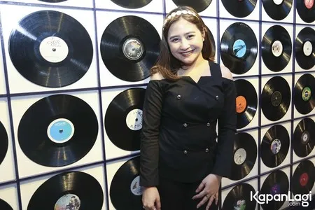 Foto Prilly Latuconsina