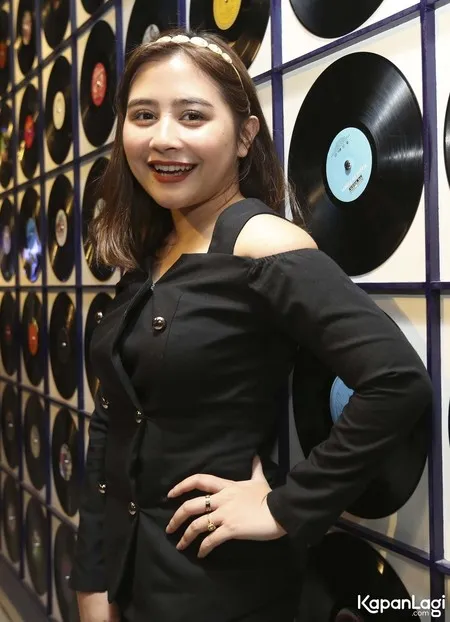 Foto Prilly Latuconsina