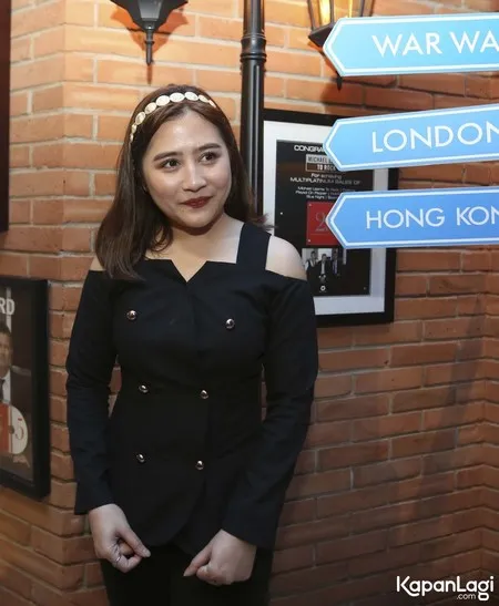 Foto Prilly Latuconsina