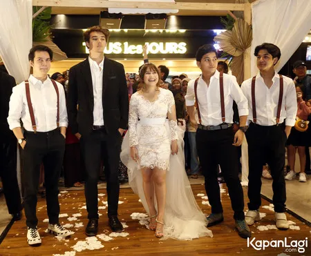 Foto Prilly Latuconsina