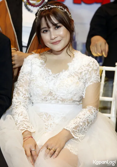 Foto Prilly Latuconsina