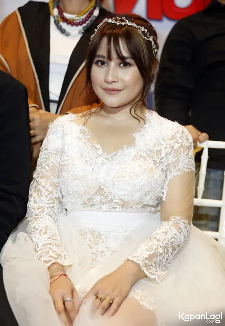 Foto Prilly Latuconsina