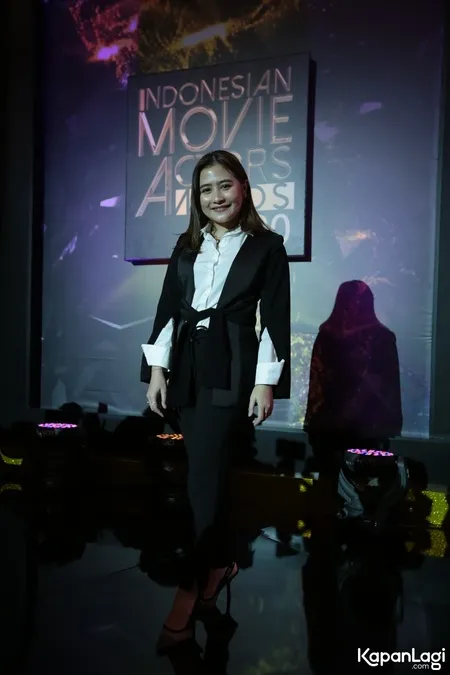 Foto Prilly Latuconsina