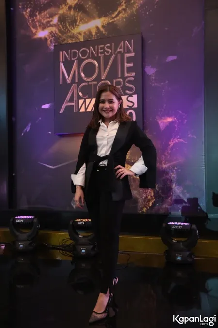 Foto Prilly Latuconsina