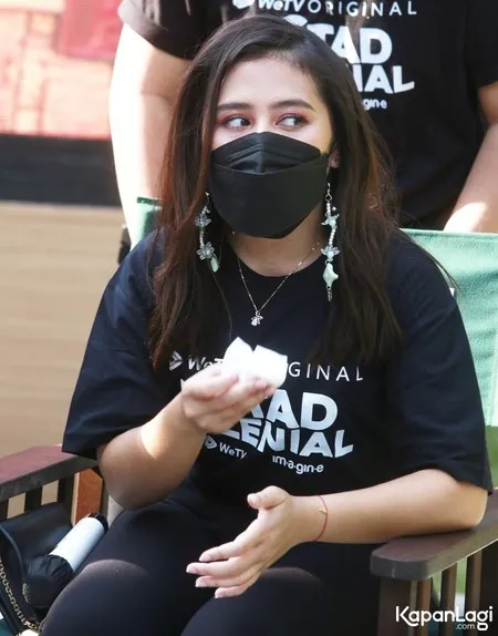 Foto Prilly Latuconsina