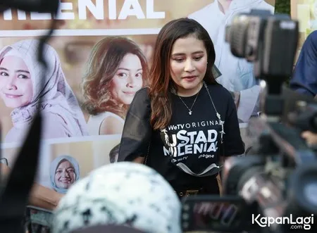 Foto Prilly Latuconsina