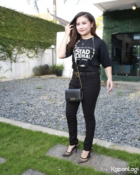 Foto Prilly Latuconsina