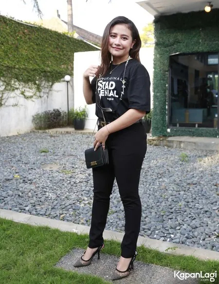 Foto Prilly Latuconsina