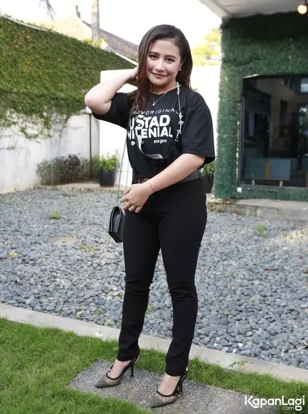 Foto Prilly Latuconsina