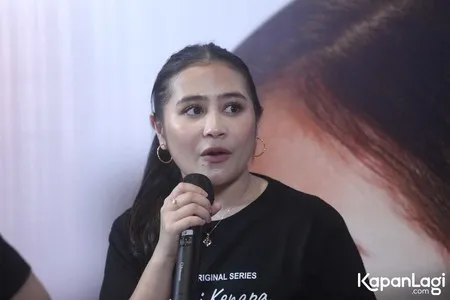 Foto Prilly Latuconsina