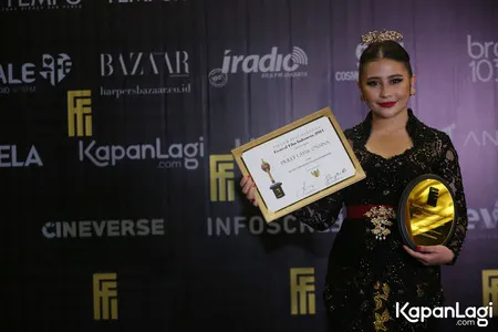 Foto Prilly Latuconsina