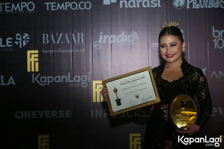 Foto Prilly Latuconsina