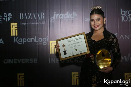 Foto Prilly Latuconsina