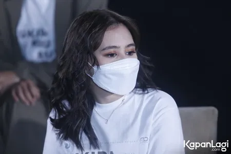 Foto Prilly Latuconsina