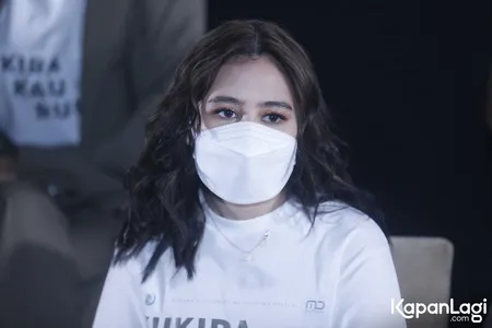 Foto Prilly Latuconsina