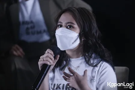 Foto Prilly Latuconsina