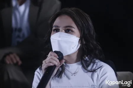 Foto Prilly Latuconsina