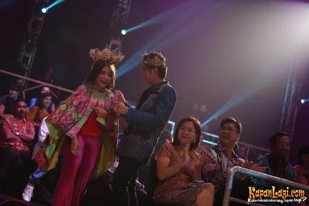 Foto Prilly Latuconsina