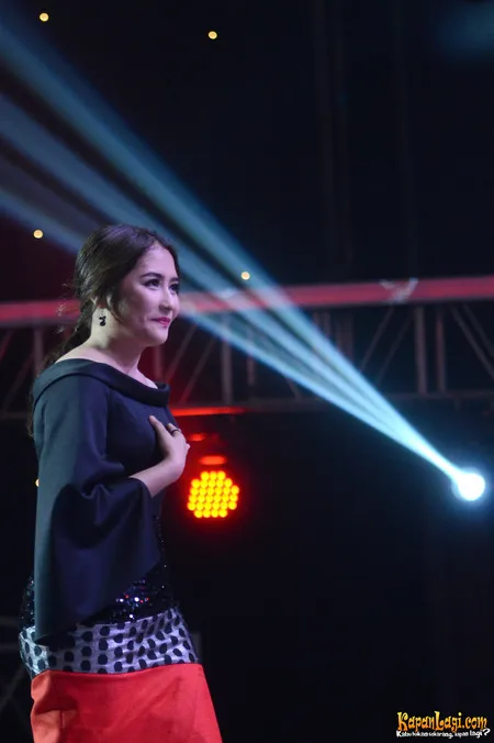 Foto Prilly Latuconsina