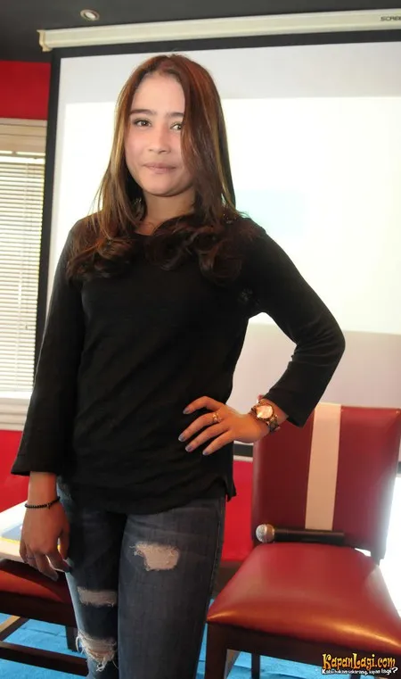 Foto Prilly Latuconsina