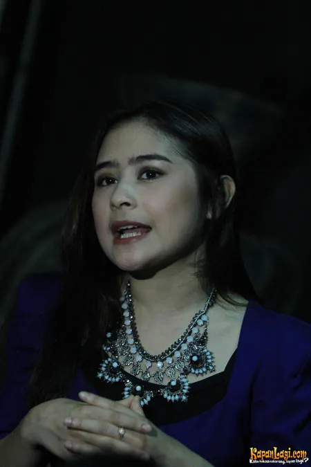 Foto Prilly Latuconsina