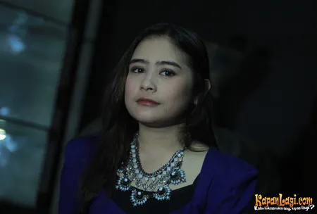 Foto Prilly Latuconsina