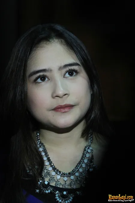 Foto Prilly Latuconsina